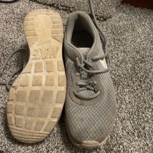 Men’s Nike tennis shoes